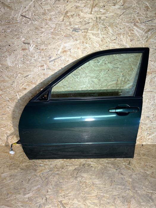 Lexus IS200 / Drzwi Przednie / Drzwi przód PRAWE