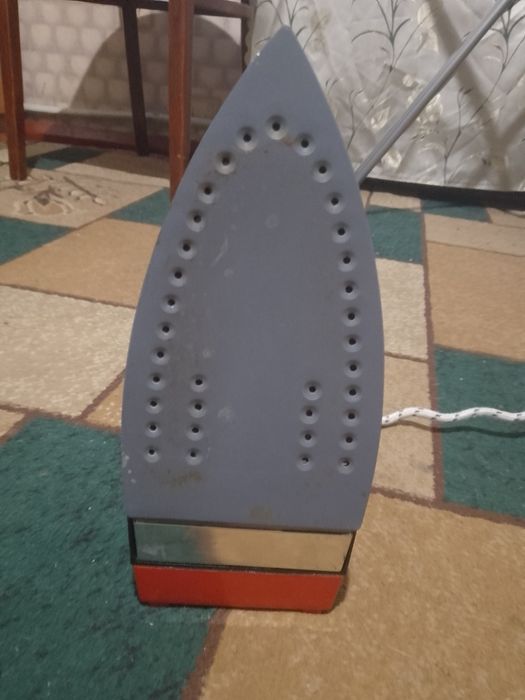 Утюг 1 кв 60 гц.