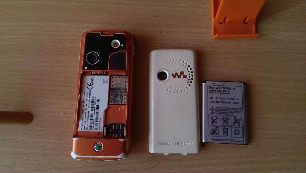 Sony Ericsson W200i из музыкальной линейки Walkman