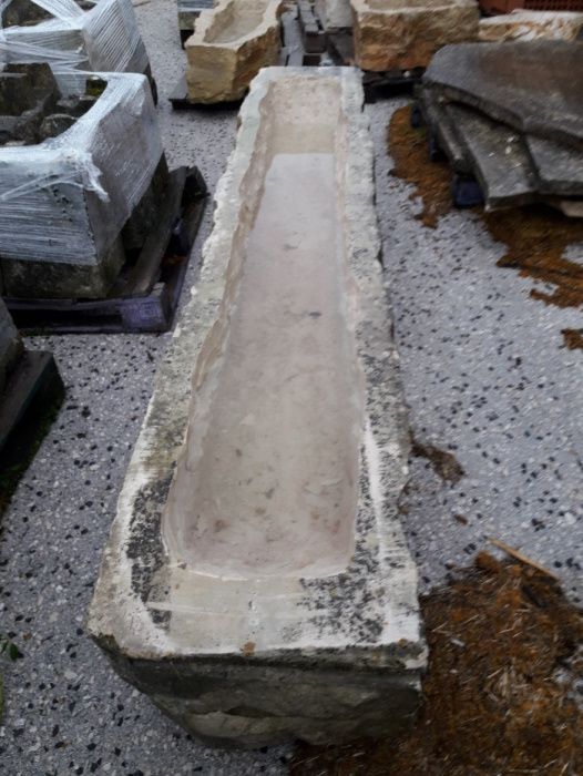 pias em pedra natural para decoração.