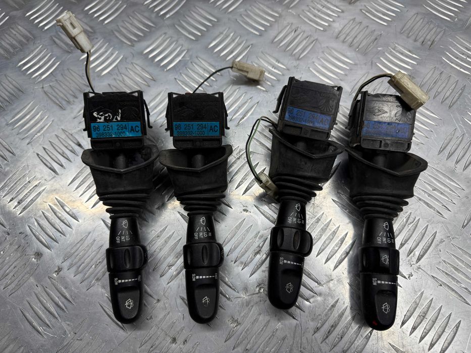 Переключатель подрулевой правый Daewoo nubira 1  универсал 96251294