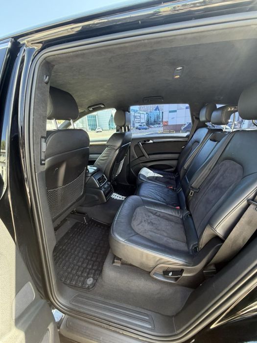 Продам машину  Audi Q7