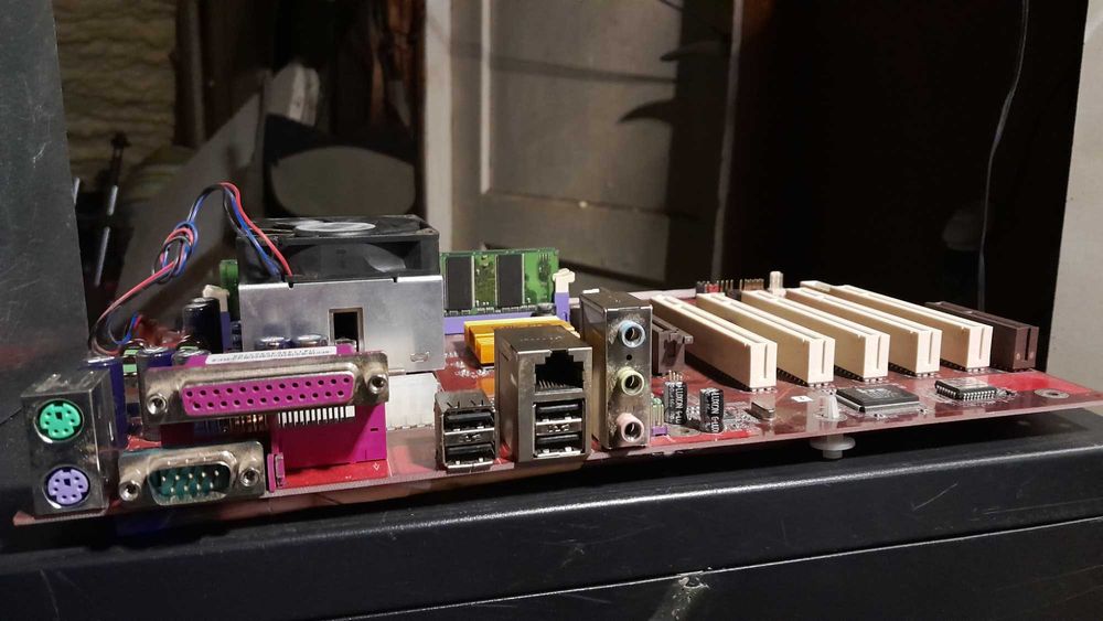 Retro Płyta głowna CHIPS M811 VER:3.1 KT266A s.462 DDR ATX+proc