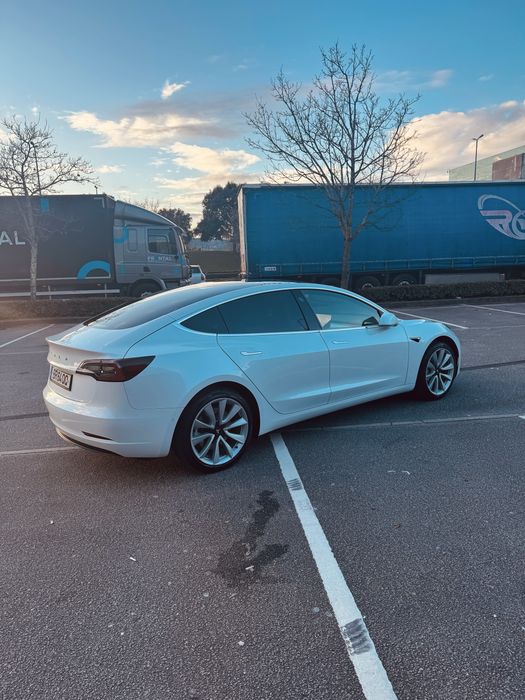 Tesla model 3  sr plus