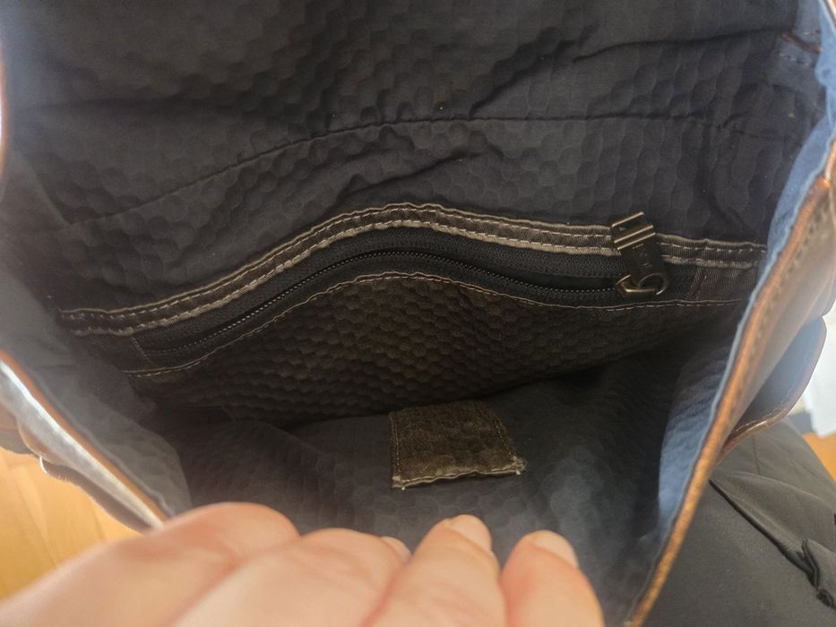 Mala a tiracolo TUMI - com uso moderado