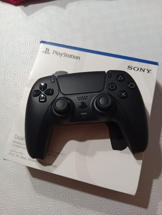 PlayStation 5 850gb c/2 comandos + headphones urage