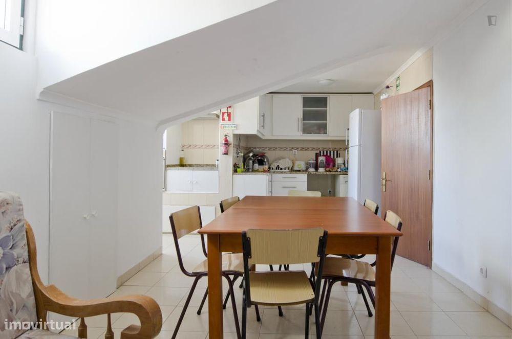 Quarto - localizado em Alcântara Lisbon