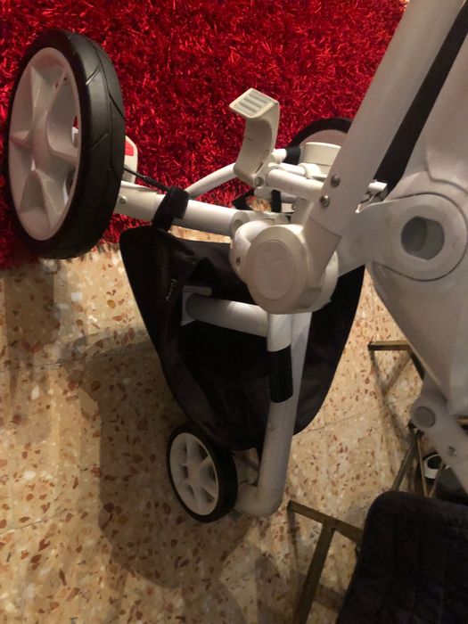 Carrinho de bebé novo nunca estreado