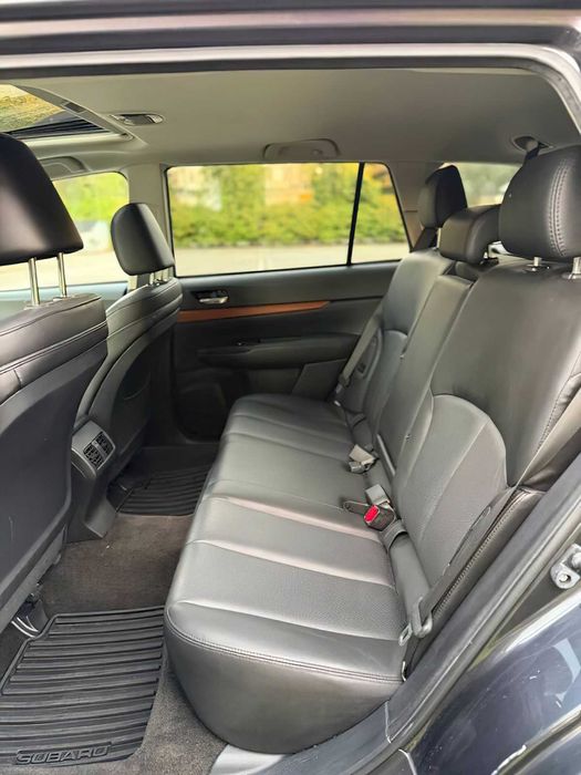 Subaru Outback 2.5i Limited      2013