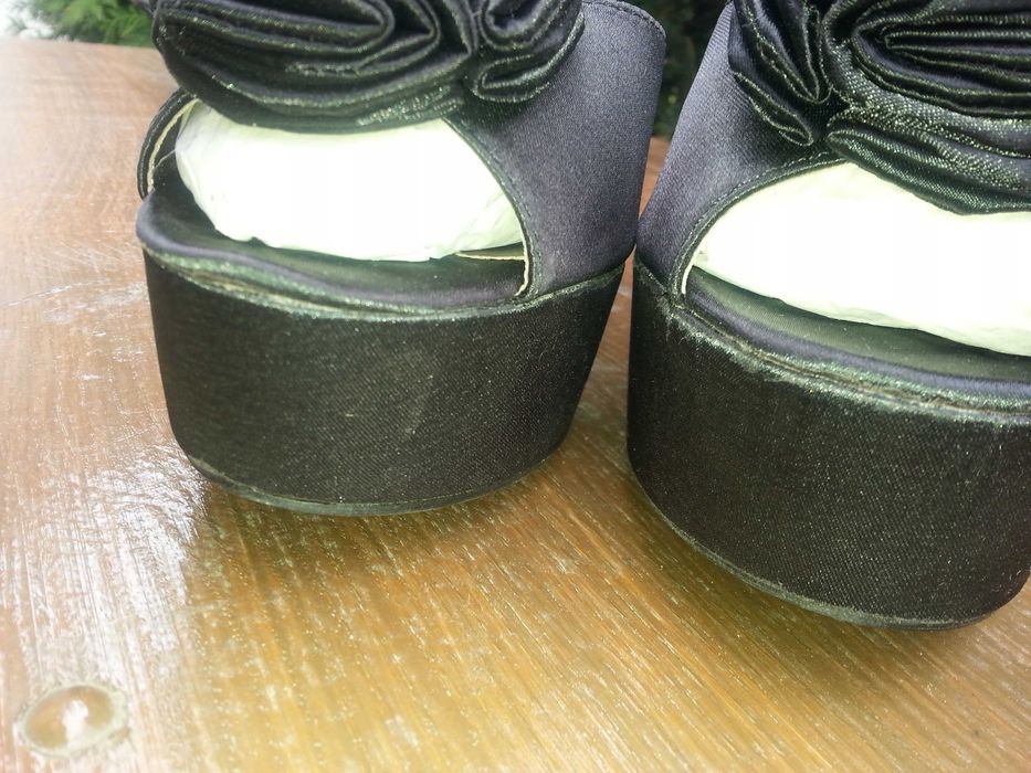 nowe piękne buty na obcasie