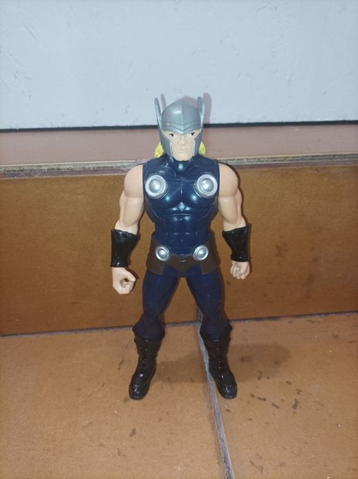 14 figurek vintsge superbohaterów Marvel od Hasbro ok 30 cm