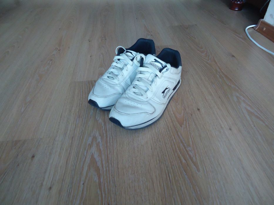 Мужские фирменные кожаные кроссовки, р. 41, по стельке 26,5 см, дёшево