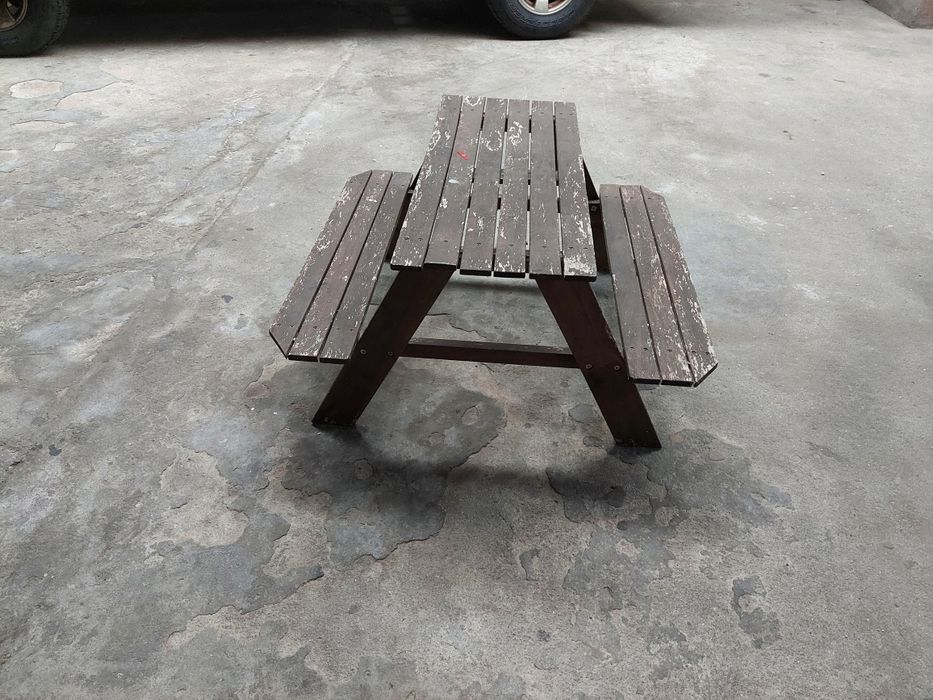 Mesa de madeira para criança