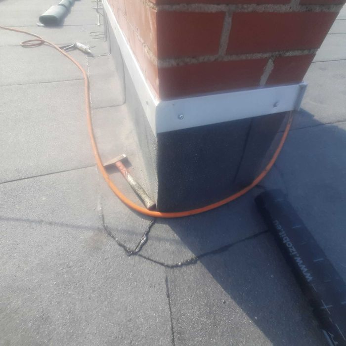 Rynny,Obróbki blacharskie,Ogniomury,Okna dachowe, czyszczenie rynien