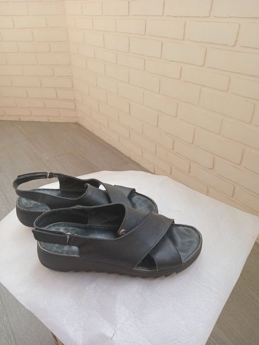 Босоніжки жіночі