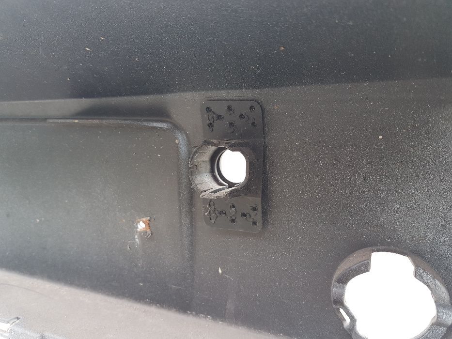 Zderzak przedni VW Golf 6 VI 4xPDC delikatnie uszkodzony