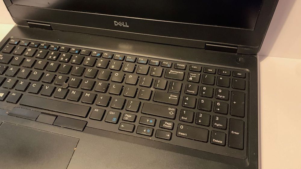 Dell Precision 7530 mobilna stacja robocza Xeon 64GB/1TB Quadro P3200 4GB