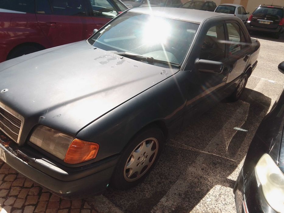 Mercedes 220D. Para restauro Até dia 24.. Oportunidade