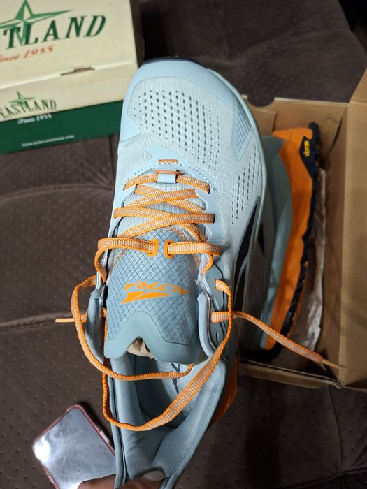 Продам кросівки чоловічі Altra