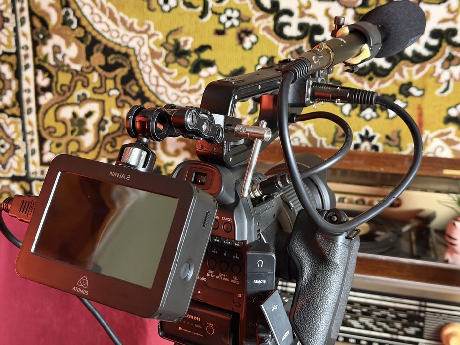 Canon C100 камера