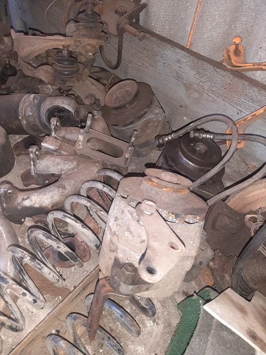 Стойки амартизаторы  пружины !