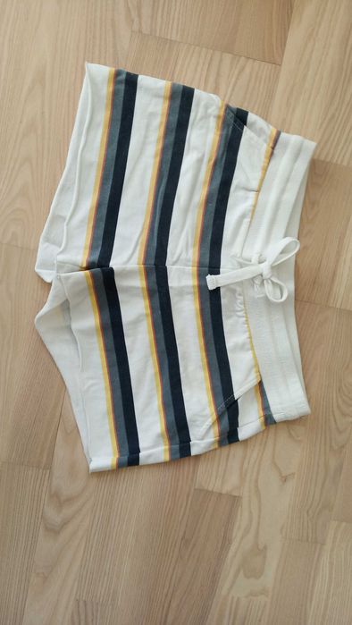 Krótkie spodenki w paski M