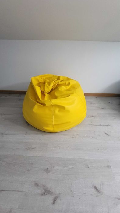 Puff em pele para quarto