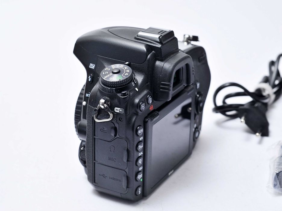 Nikon D750 seminova (950 disparos)