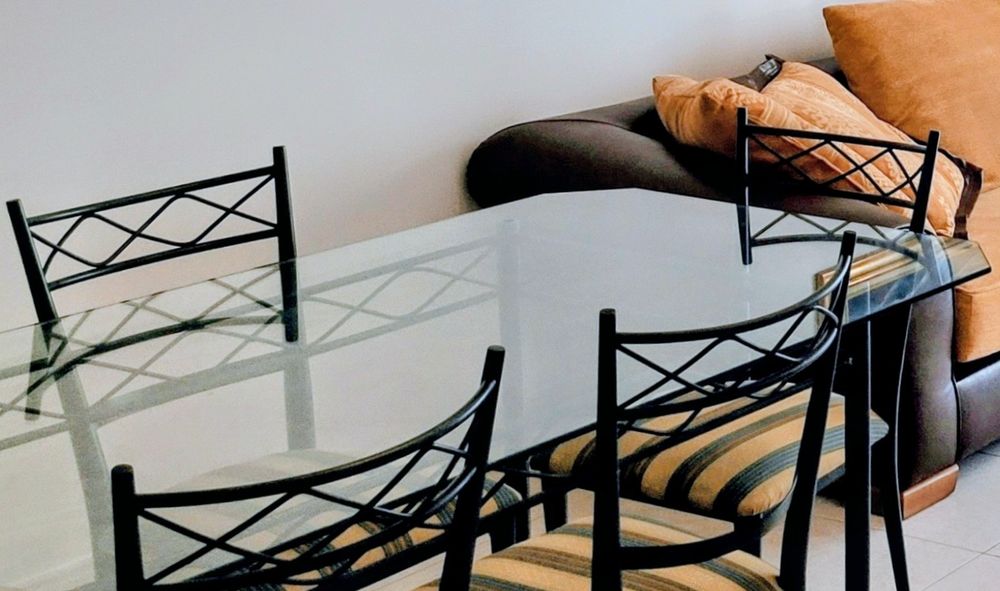 Mesa e cadeiras vintage