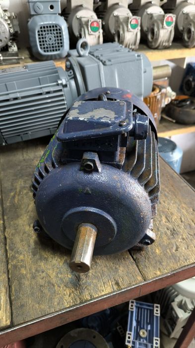 4 квт 1500 об. Електродвигун 380. Электродвигатель