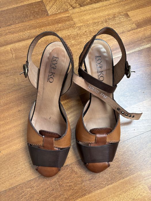 Brązowe buty na obcasie