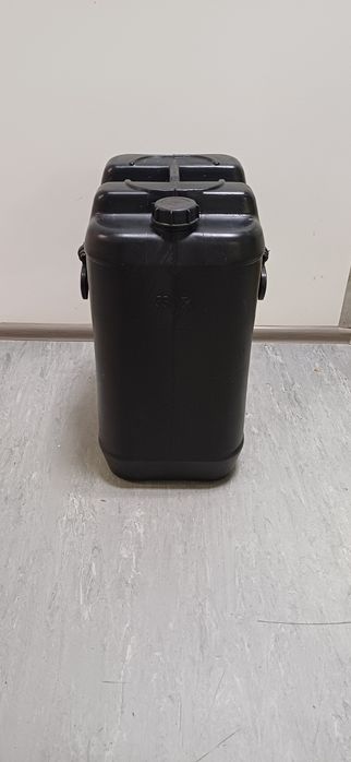 Продам канистры 55л