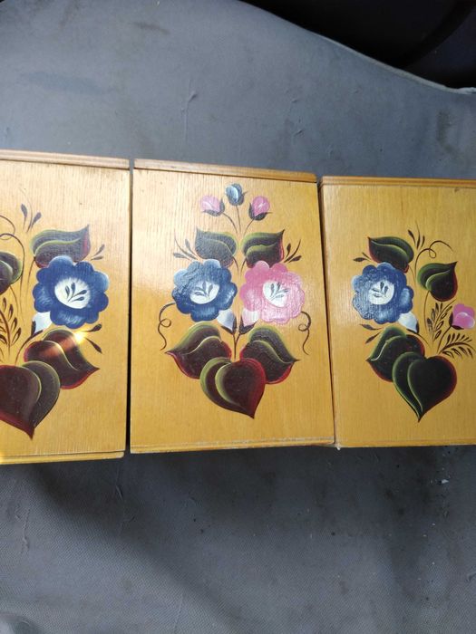 Słodkie Drewniane pojemniki na zioła, przyprawy z PRL-u rzadkie