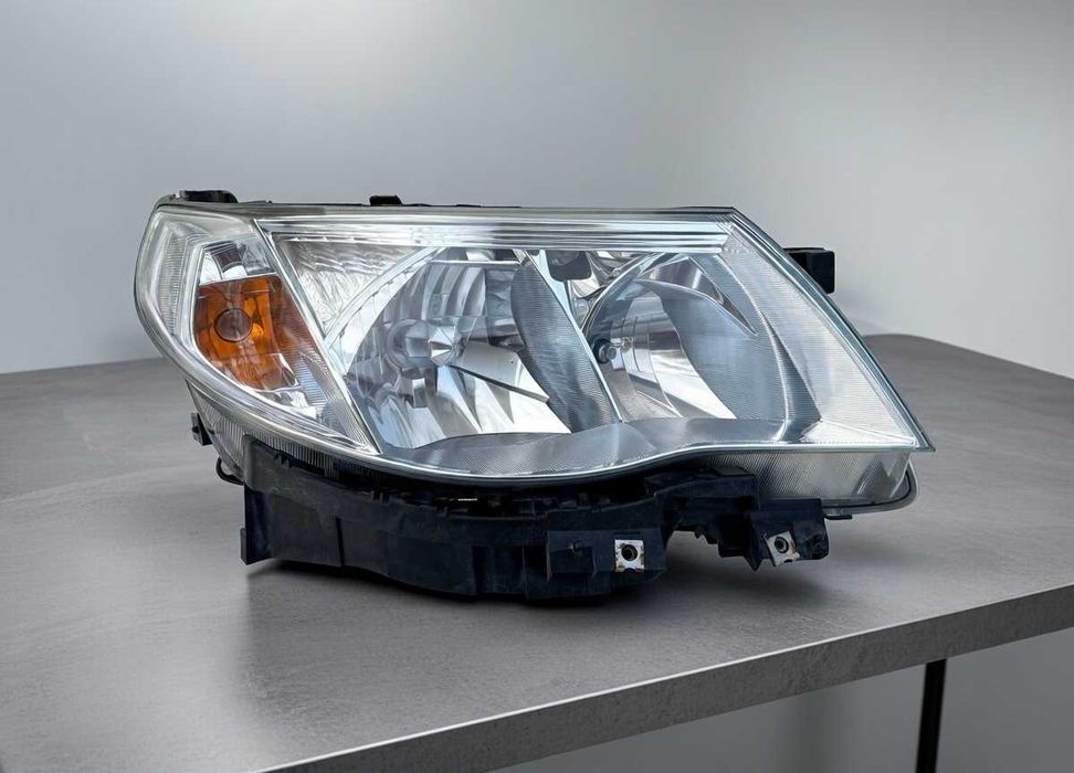 Subaru Forester III Reflektor Lampa Przednia Xenon Idealna