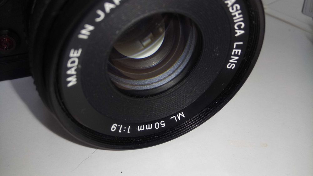 Máquina Fotográfica SLR YASHICA FX-D Quartz f 1:1.9 com Flash e Bolsa