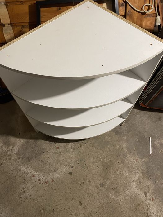 Półka pół okrągła biała narożnik.