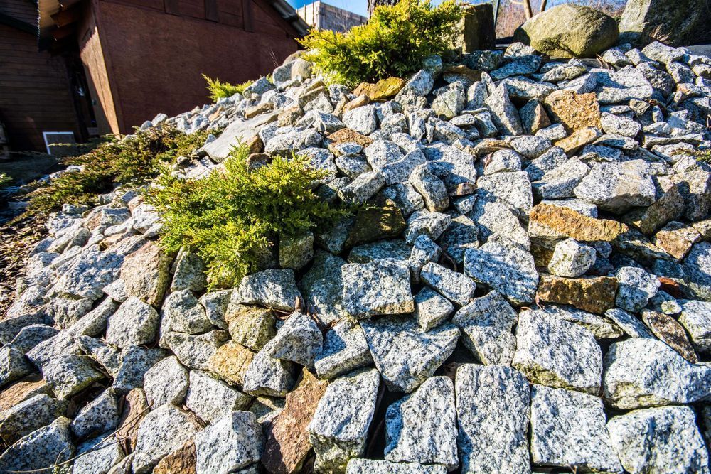 Grys granitowy szary kruszywo kamienie ozdobne kamień ogrodowy ziemia