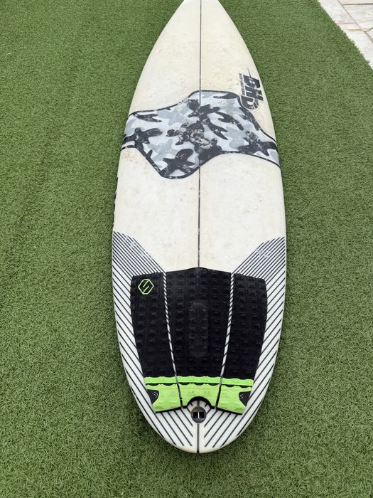 Prancha DHD 6’0 / quilhas carbono - pronta a surfar