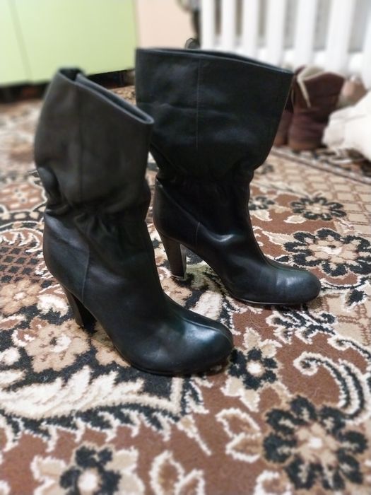 Продам сапоги .Женские.