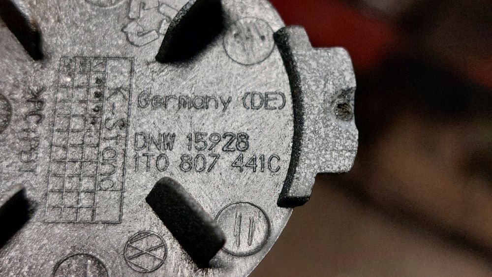 vw touran ii 10-15r zaślepka zderzaka haka tył 1t0807441c r115