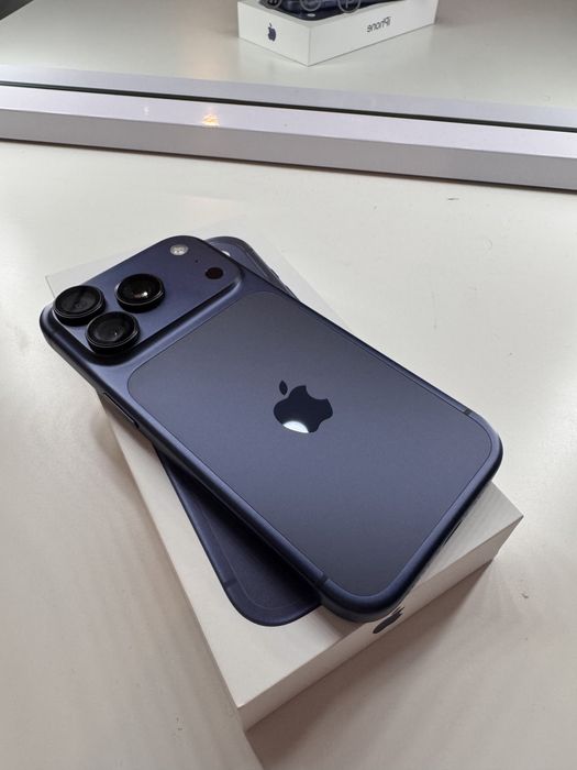 iphone 17 pro deep blue 256gb stan idealny nowy !!!