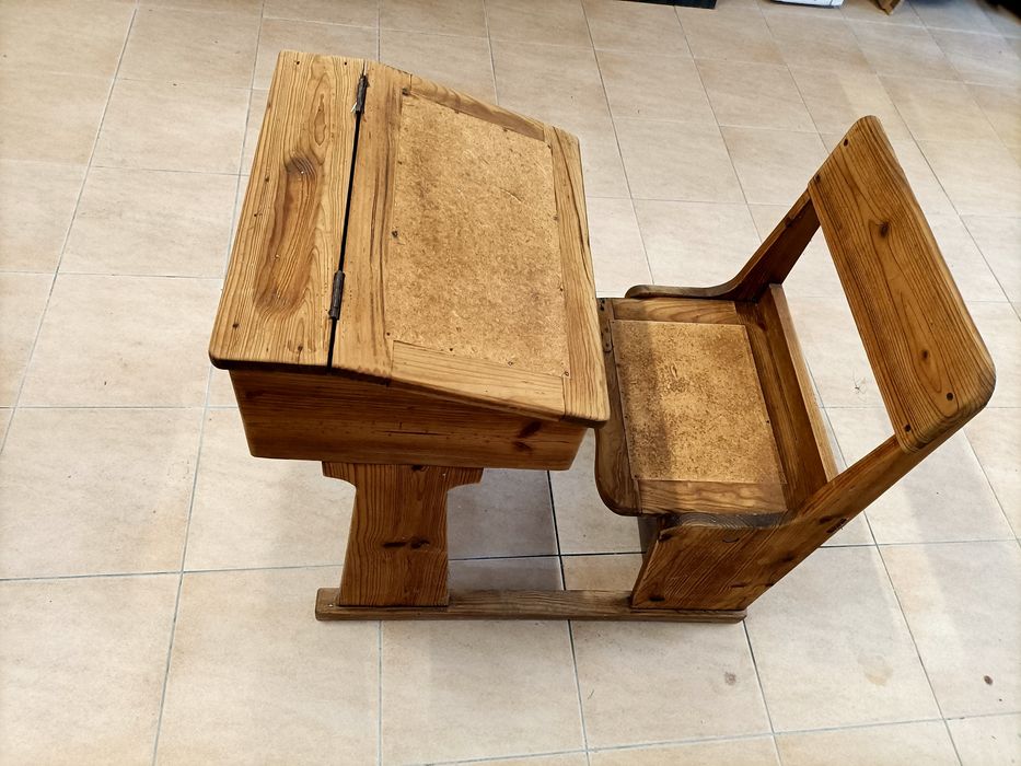 Escrivaninha antiga escola primária