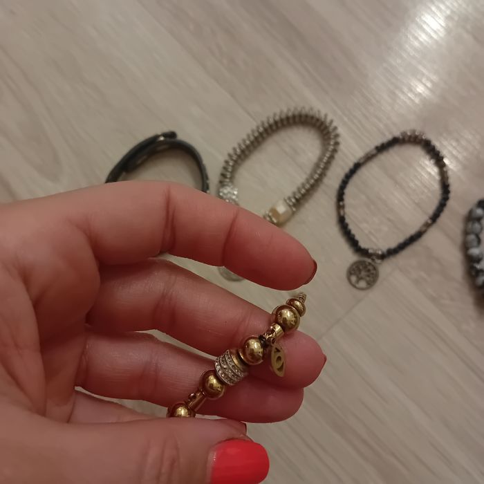 Zestaw bransoletek skórzane z kamieniami na gumce