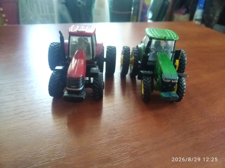 модель тракторів кейс і джондірмодель1:64