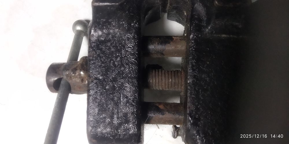 Тиски слесарные производства СССР.