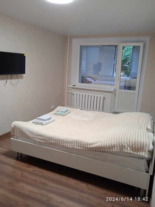 Простора ДВОКІМНАТНА квартира, проспект Миру , документи