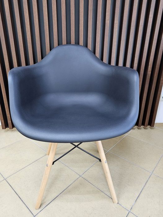 Czarne krzesło DAW MILANO DESIGN 211WF