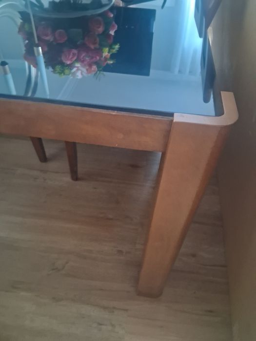 Mesa de jantar 1.80cm   impecável com 6 cadeiras em madeira