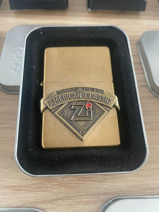 13 Isqueiros ZIPPO novos + acessórios
