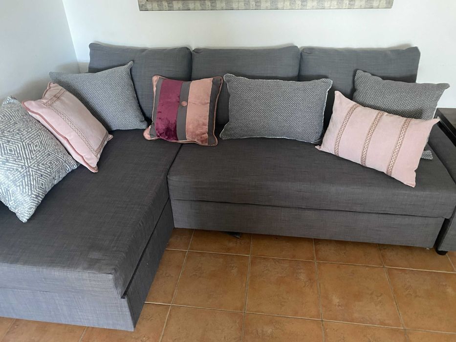 Sofá Cama Chaise Longue, em excelente estado.